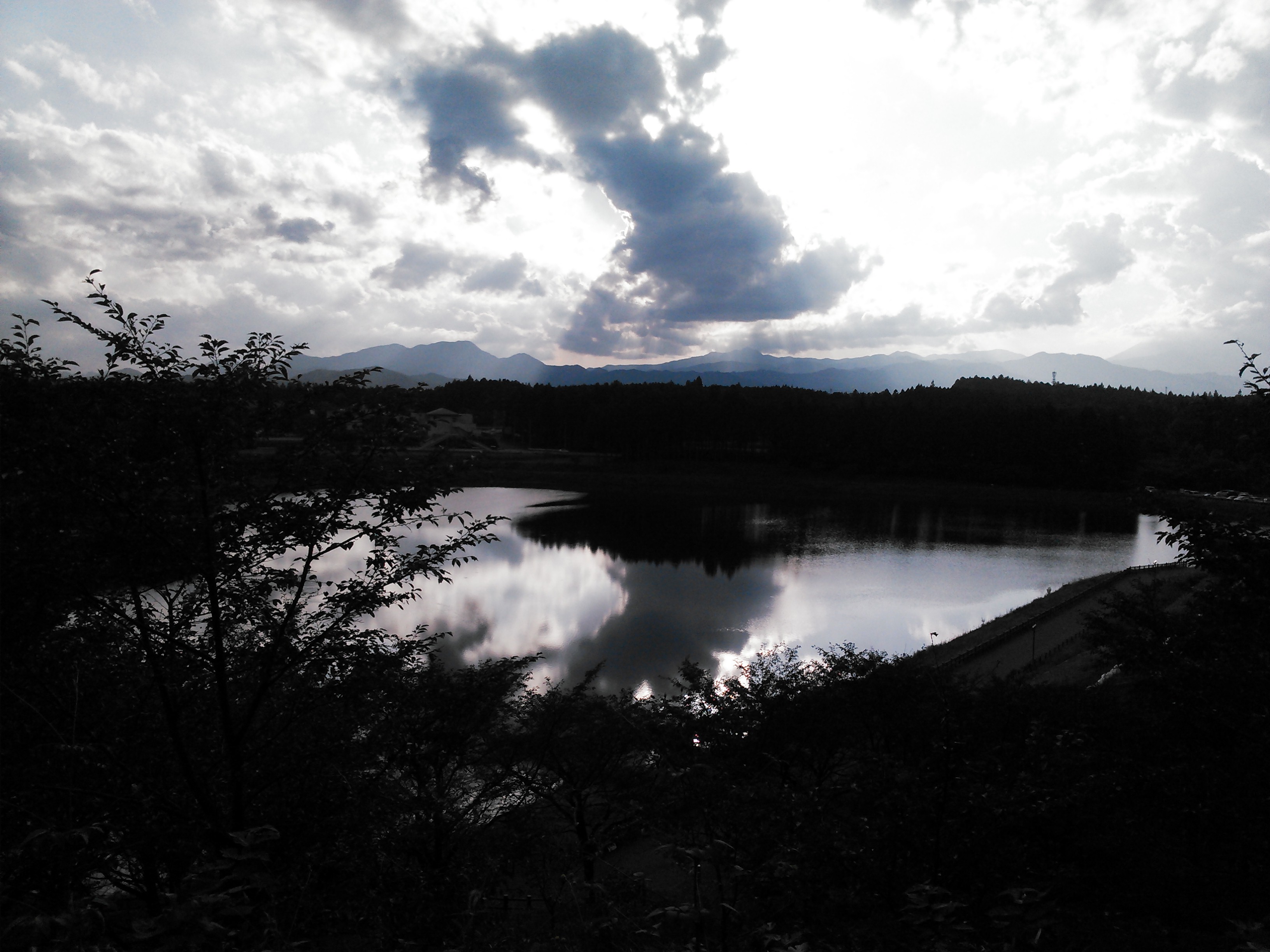 ダムの夕暮れ
